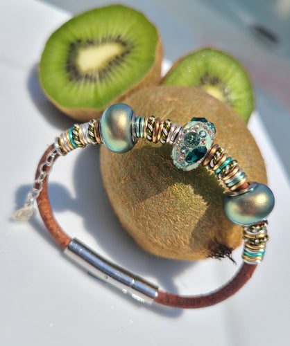 Kiwi Piccola leather cord bracelet